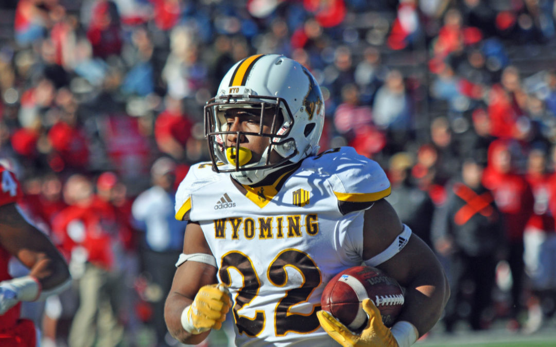 Cowboys Rout Lobos in Regular Season Finale